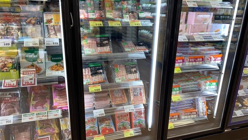 台糖肉品爆發瘦肉精疑雲，超市、賣場只好先進行預防性下架。（圖／北市衛生局提供）