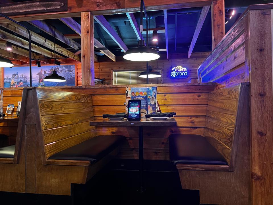 A booth at a Texas Roadhouse