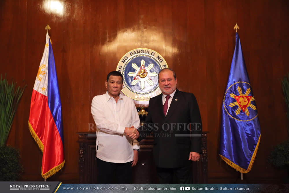 Johor ruler Sultan Ibrahim Sultan Iskandar was conferred with the Philippines national decoration, the Order of Sikatuna, which carries the title Datu, by Philippines president Rodrigo Duterte at the Malacanang Palace in Manila. — Picture courtesy of Royal Press Office