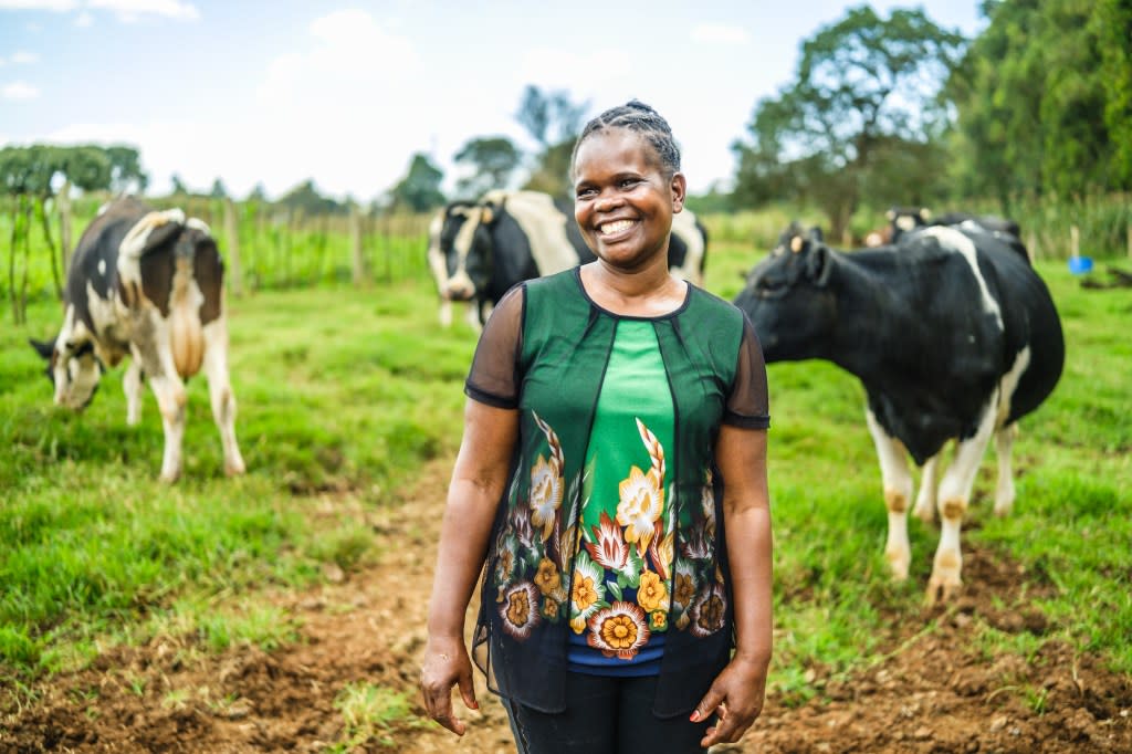 Coletta Kemboi selling milk at a market in Eldoret City, Kenya. © Gates Archive / Bryan Jaybee, Kenya.