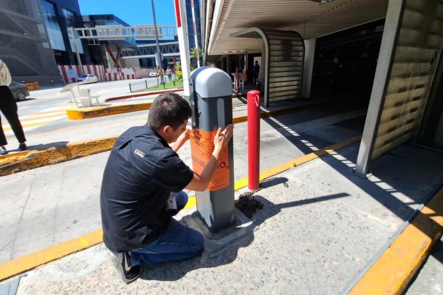 Clausuran estacionamiento de aeropuerto de Tijuana por no contar con documentación en regla