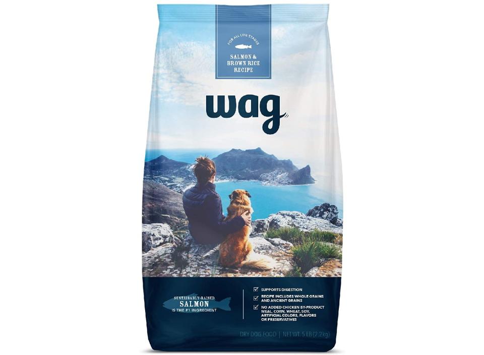 Made with sustainably raised salmon, this kibble is good for your dog and the environment. (Source: Amazon)