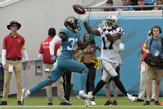 Jaguars rally from 17-0 deficit to beat Raiders 27-20