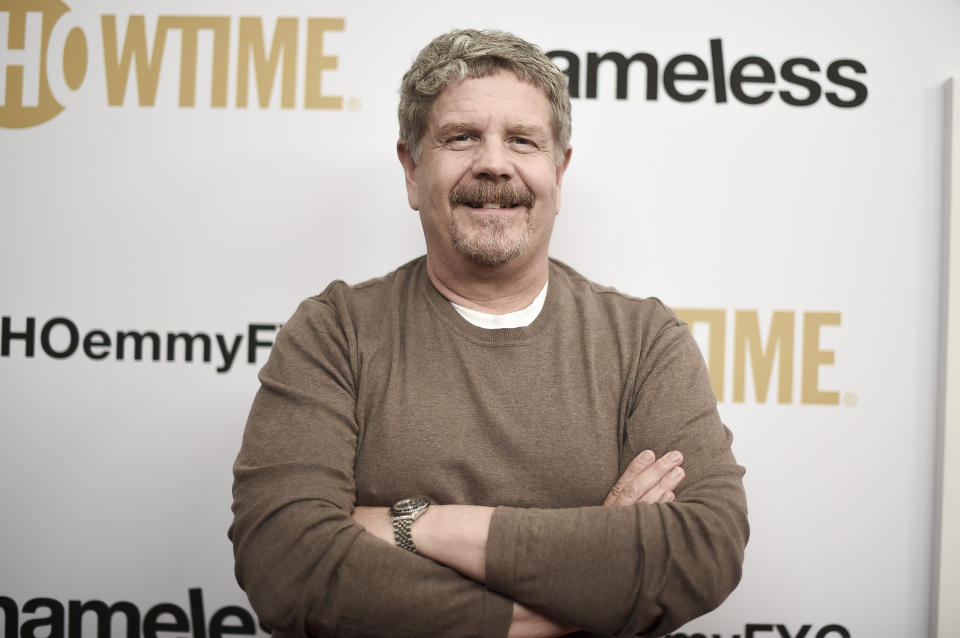 El guionista y productor John Wells asiste a un evento de "Shameless" en Los Angeles el 6 de marzo de 2019. La temporada final de la serie de Showtime se estrena el 6 de diciembre del 2020. (Foto por Richard Shotwell/Invision/AP, Archivo)