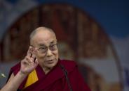 <p>„Ich meine, falls es einen weiblichen Dalai Lama geben wird, dann muss sie sehr attraktiv sein, ansonsten würde sie uns nicht wirklich nützen.“</p>