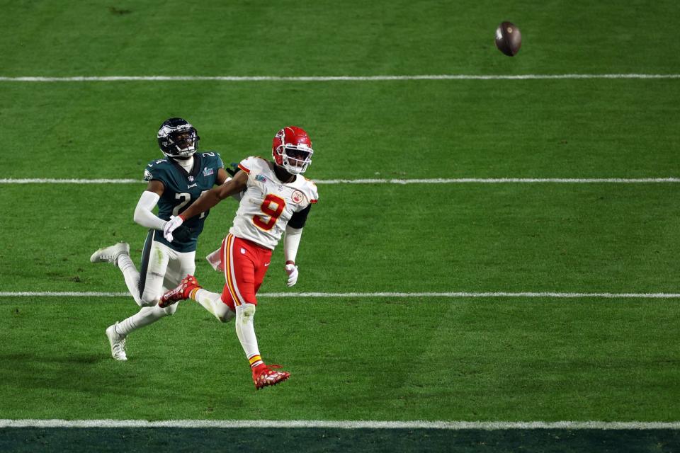 Die Kansas City Chiefs - in den weißen Trikots - besiegten die Philadelphia Eagles bei Super Bowl LVII knapp mit 38:35. (Bild: 2023 Getty Images/Sarah Stier)