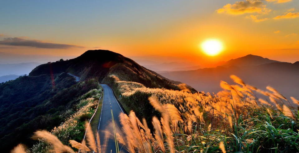 圖／不厭亭可360度無死角賞山景、觀夕陽日落，又被稱為是「最美的寂寞公路」。不過來到晚上，這條山路也曾傳出不可思議的靈異事件…