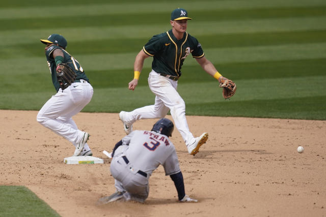 Highlight] Matt Chapman CRUSHES one to deep center field for his