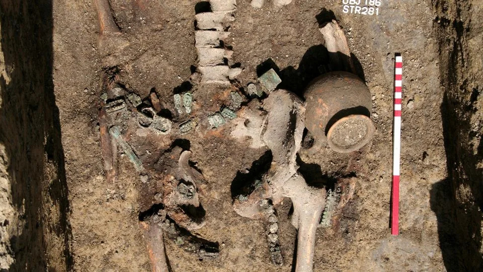 A male Avar burial shows a belt garniture and a ceramic mug dating from the eighth century. - Institute of Archaeological Sciences/Eötvös Loránd University; Múzeum