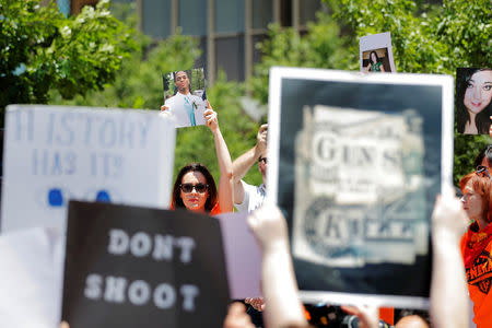 Actor Alyssa Milano takes part in a gun control protest outside of the annual National Rifle Association (NRA) convention in Dallas, Texas, U.S., May 5, 2018. REUTERS/Lucas Jackson