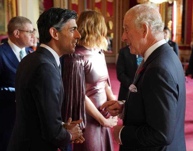 The King speaks with Rishi Sunak, during a Buckingham Palace reception ahead of the Cop27 summit 