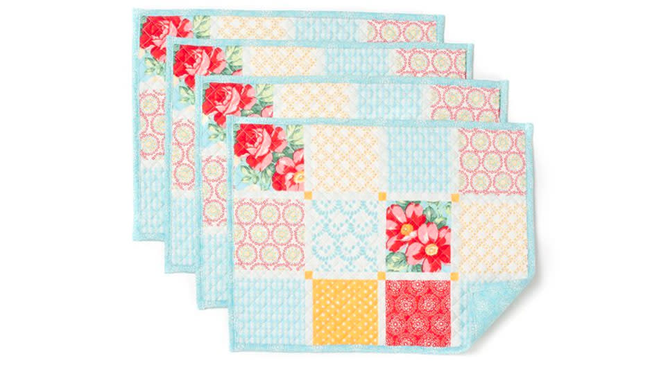 These Pioneer Woman placemats are customer favorites. (Photo: Walmart)