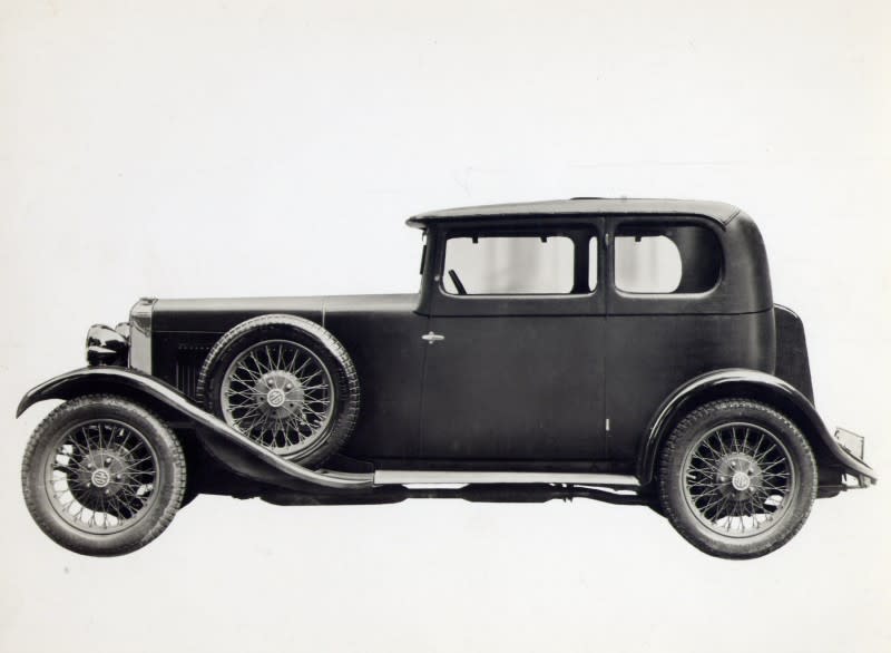 1928年MG發表首款獨立製作車款18/80，自此開創這支英倫傳奇的歷史篇章。