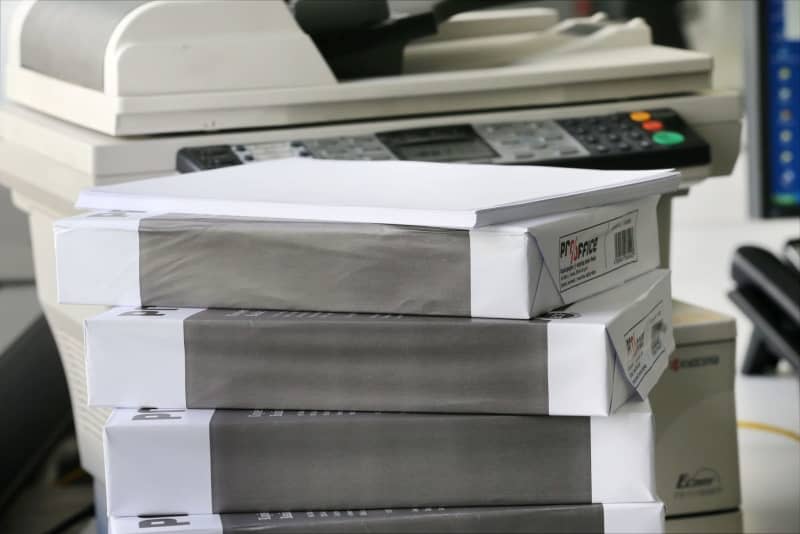 Those stacks of printer paper in your office can easily be converted to dotted, lined and grid designs with the help of a web app. Stephan Jansen / dpa