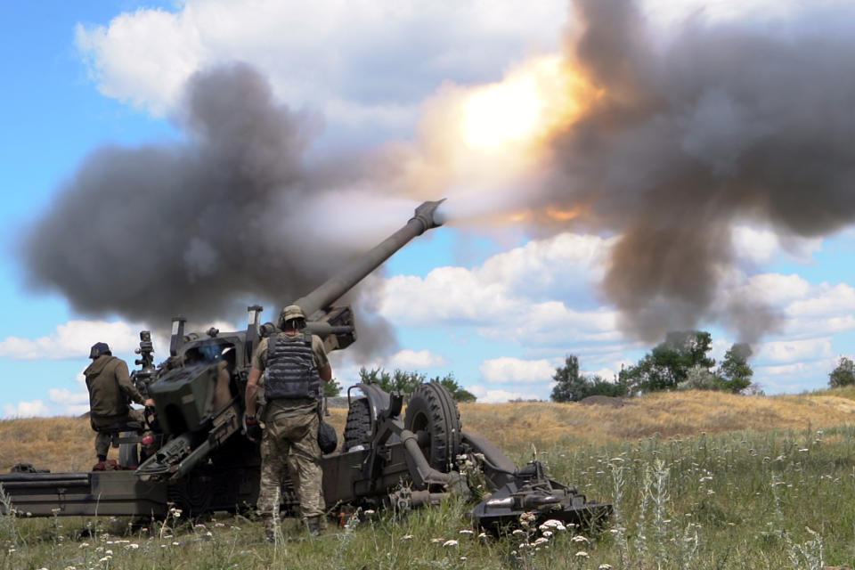 Howitzer in Donbas (Anna Opareniuk / Ukrinform/Future Publishing via Getty Images)