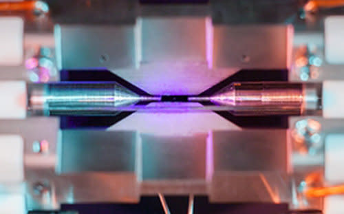 A close-up of David Nadlinger's photo of a strontium atom. (Photo: David Nadlinger/University of Oxford/EPSRC)