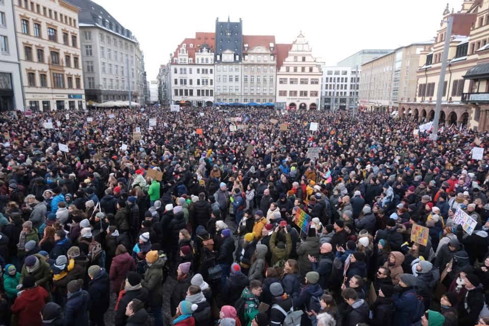 2024年1月21日，德國萊比錫民眾抗議極右翼另類選擇黨（AfD）參與重置移民的密會。美聯社