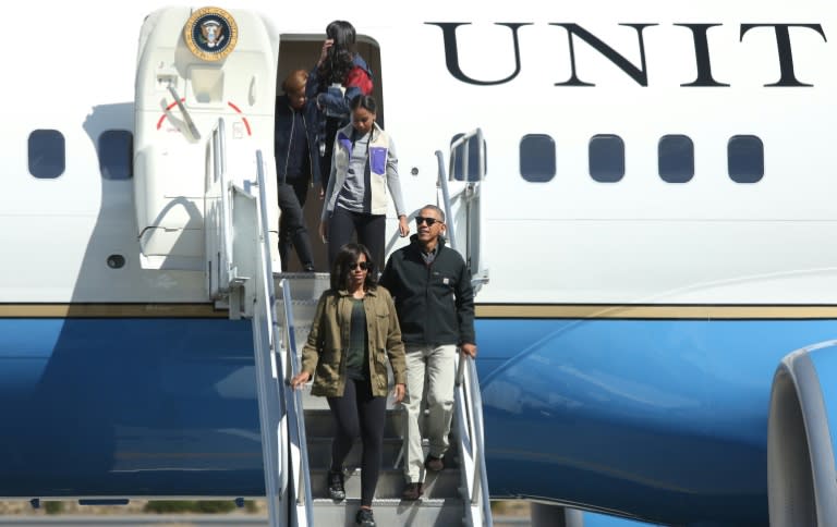 US President Barack Obama(R), First Lady Michelle Obama and their daughters Malia and Sasha walk off Air Force One at San Carlos de Bariloche, Argentina