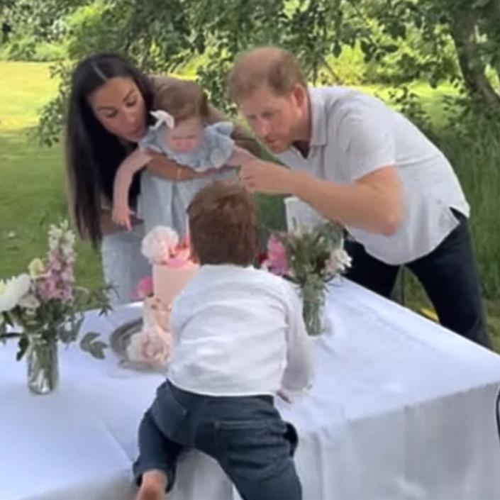 Meghan Markle e il principe Harry condividono un dolce video casalingo