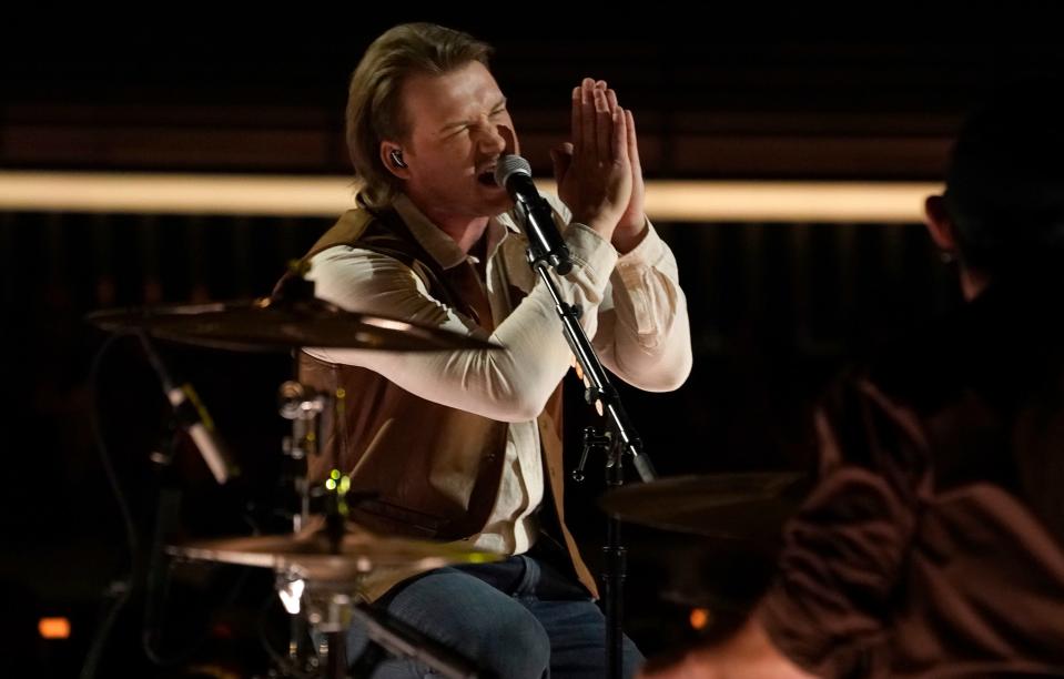 Morgan Wallen sang a bare-bones "Don't Think Jesus."