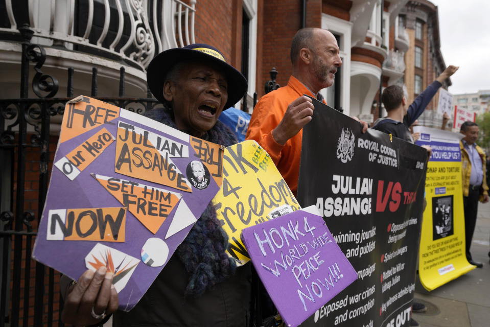 Protesters stand in front of the Ecuadorian Embassy in London, Thursday, April 11, 2024 where Wikileaks founder Julian Assange was arrested five years ago. US President Joe Biden said Wednesday that he is considering a request from Australia to drop the decade-long U.S. push to prosecute Wikileaks founder Julian Assange for publishing a trove of American classified documents.(AP Photo/Frank Augstein)