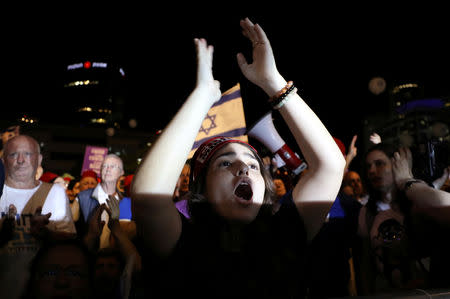 Israelis hold a demonstration against possible legislation reigning in the supreme court which could grant Prime Minister Benjamin Netanyahu immunity from prosecution if he faces corruption charges, in Tel Aviv, Israel May 25, 2019. REUTERS/Ammar Awad