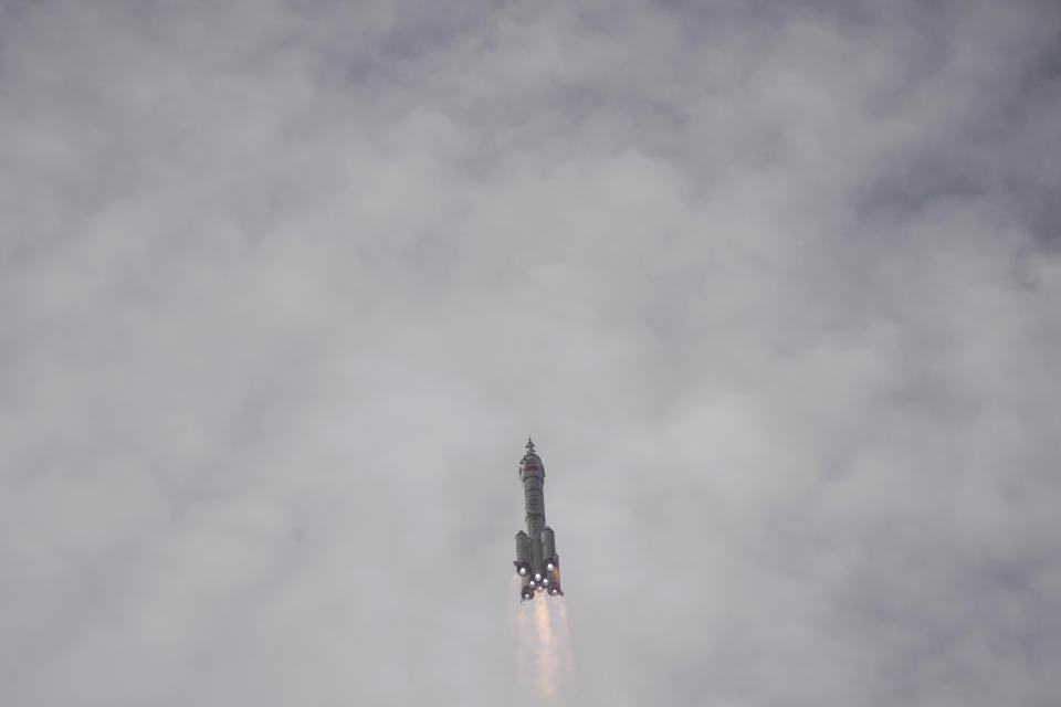 A Long March rocket carrying a crew of Chinese astronauts in a Shenzhou-16 spaceship lifts off from the Jiuquan Satellite Launch Center in northwestern China, Tuesday, May 30, 2023. (AP Photo/Mark Schiefelbein)