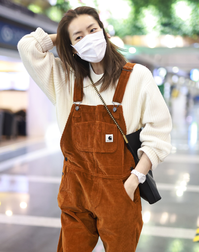 15 Chic Ways to Style Overalls