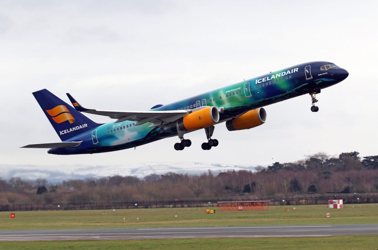 Icelandair Boeing 757 Hekla aurora