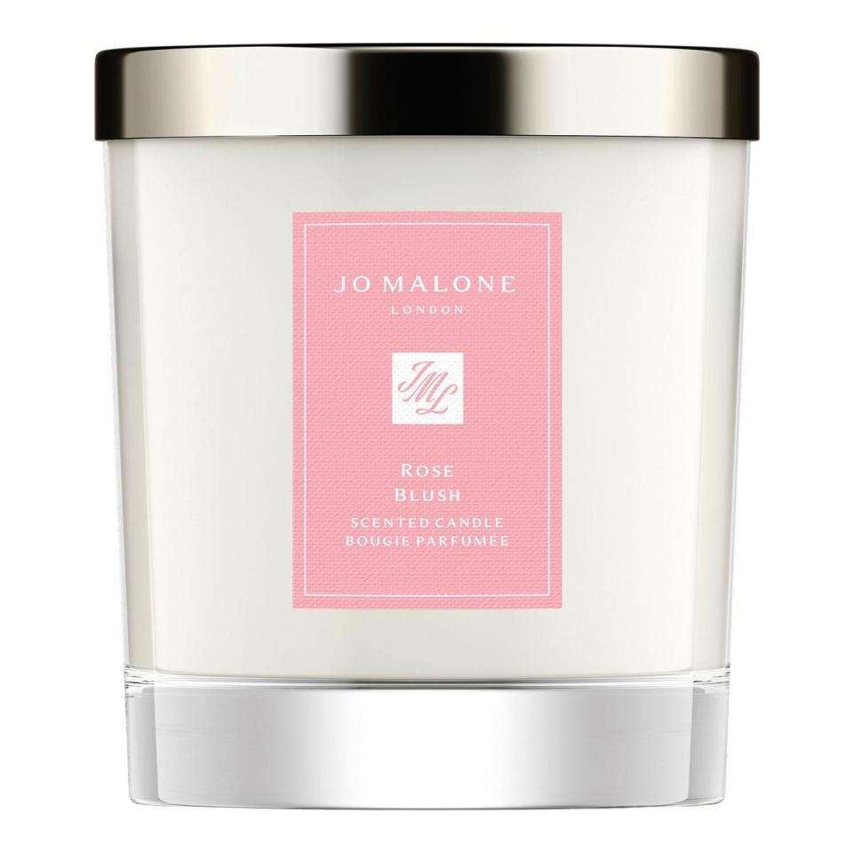 2023胭紅玫瑰限定版香氛工藝蠟燭。NT$2,950（Jo Malone London提供）