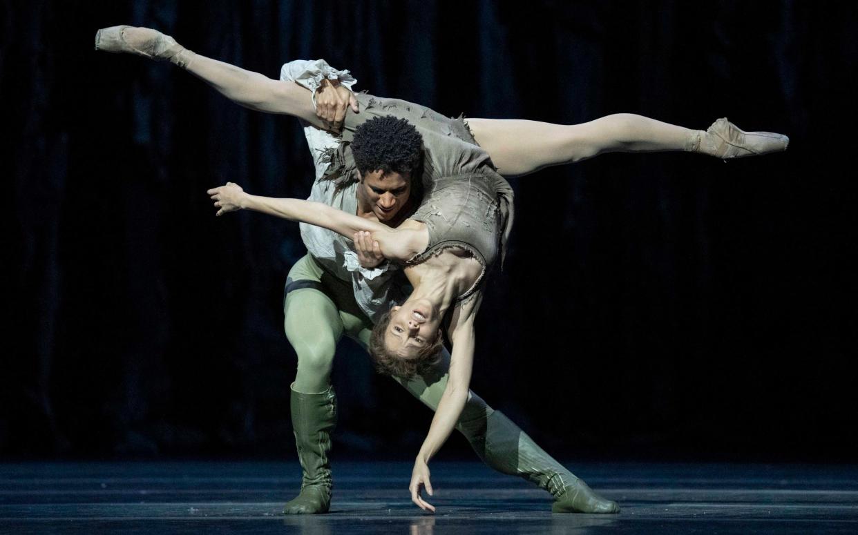 Francesca Hayward as Manon and  Marcelino Sambé as Des Grieux in Manon