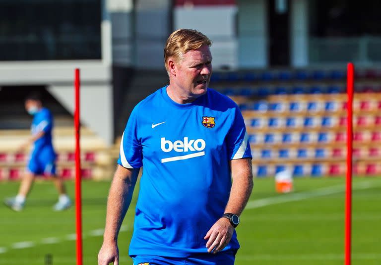 Ronald Koeman, entrenador neerlandés de Barcelona, sabe que el equipo tiene que empezar a conseguir buenos resultados si no quiere que lo despidan; en una conferencia de prensa sin aceptar preguntas, el DT pidió "paciencia".