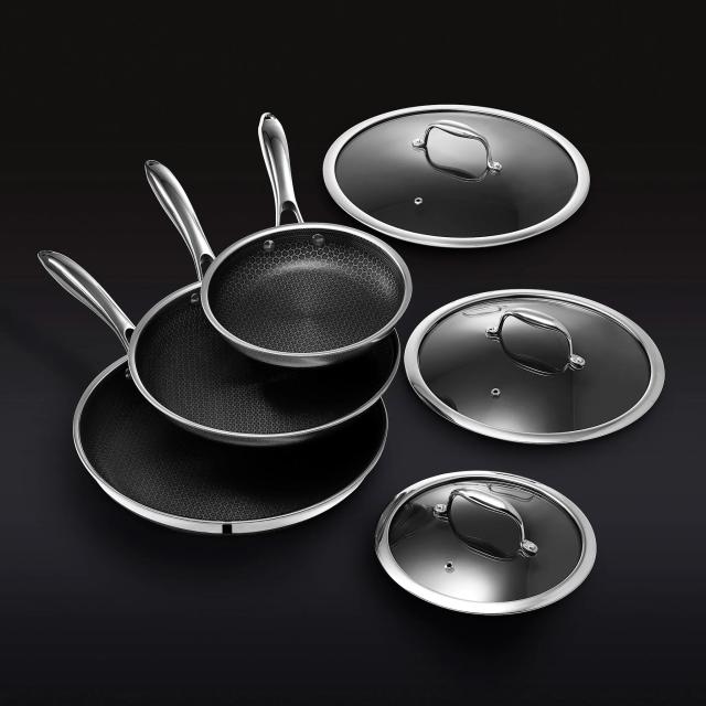 Gordon Ramsay – HexClad Cookware