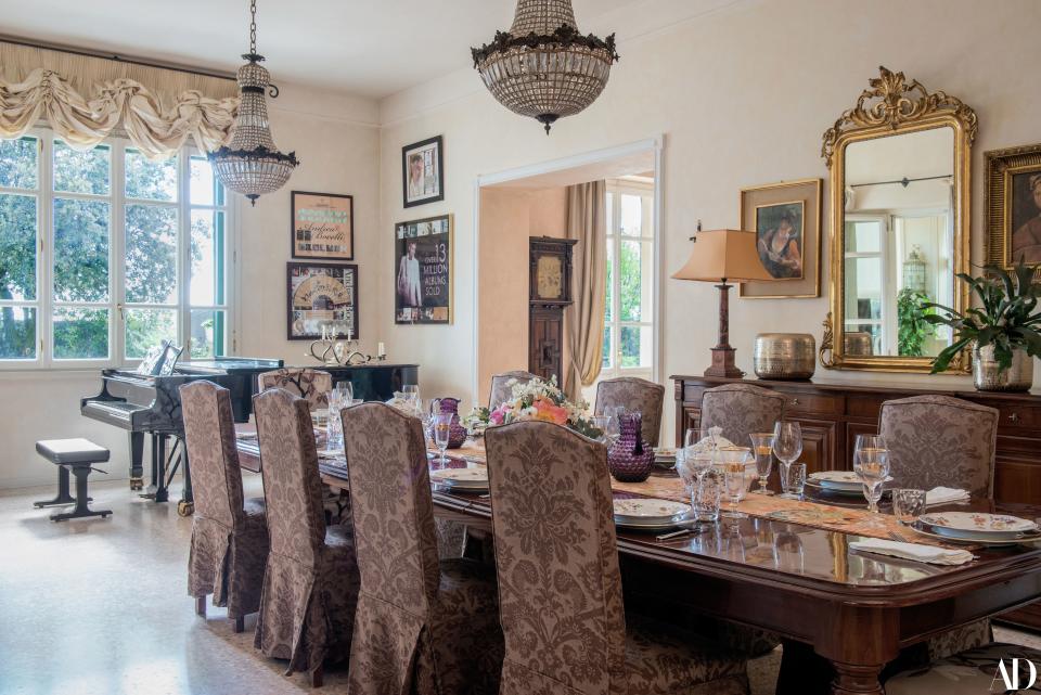 The dining room is often the scene of impromptu concerts. “There is nothing better than spending an evening with my family and close friends, first for dinner and then at the piano, singing, laughing, and joking together,” Bocelli says.