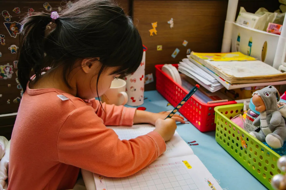 Taiwanese woman discovers her son's kindergarten classmate is daughter of her husband and his mistress