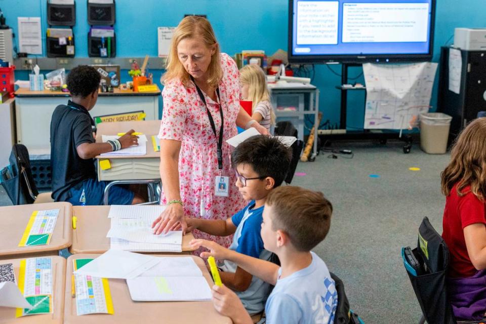 Laura Jean McDougal teaches a fourth-grade class at Rand Road Elementary School in Garner on Wednesday, Sept. 6, 2023. A new national study says Wake County has returned to pre-pandemic levels of academic achievement.