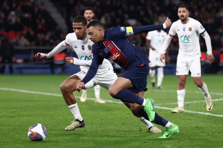 <a class="link " href="https://sports.yahoo.com/soccer/players/3893765/" data-i13n="sec:content-canvas;subsec:anchor_text;elm:context_link" data-ylk="slk:Kylian Mbappe;sec:content-canvas;subsec:anchor_text;elm:context_link;itc:0">Kylian Mbappe</a> is watched closely by <a class="link " href="https://sports.yahoo.com/soccer/players/1620569/" data-i13n="sec:content-canvas;subsec:anchor_text;elm:context_link" data-ylk="slk:Jean-Clair Todibo;sec:content-canvas;subsec:anchor_text;elm:context_link;itc:0">Jean-Clair Todibo</a> during Paris Saint-Germain's French Cup quarter-final win against Nice (FRANCK FIFE)