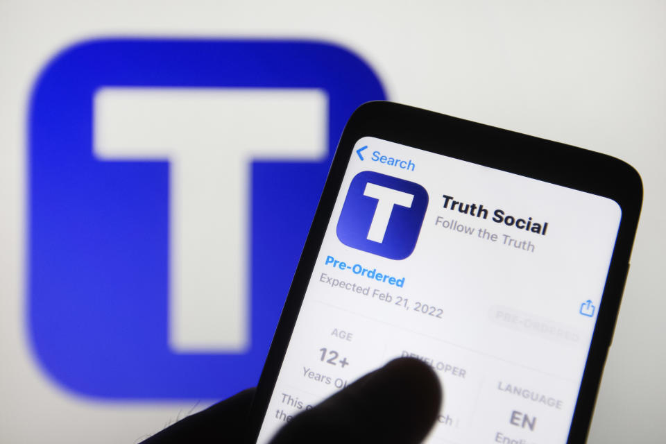 Truth Social下月起會推出試用版，並在2022年首季大致可以啟用，公司同時透過與特殊目的收購公司Digital World Acquisition Corp (DWAC)合併的方式上市。