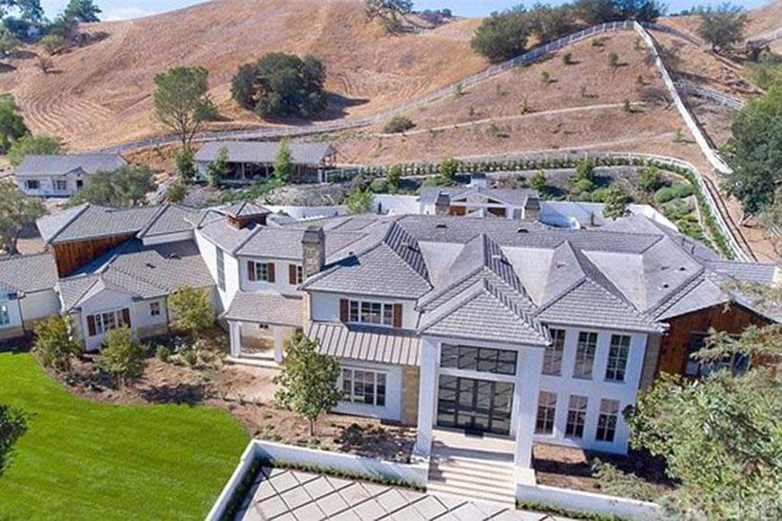 The Weeknd and Selena's love nest