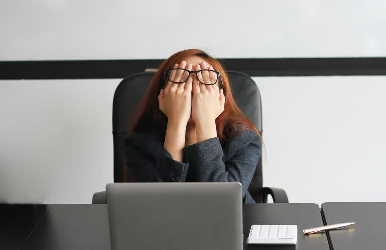 Cuando una persona está sometida a factores estresantes en el trabajo, eso impacta en todos los aspectos de su vida