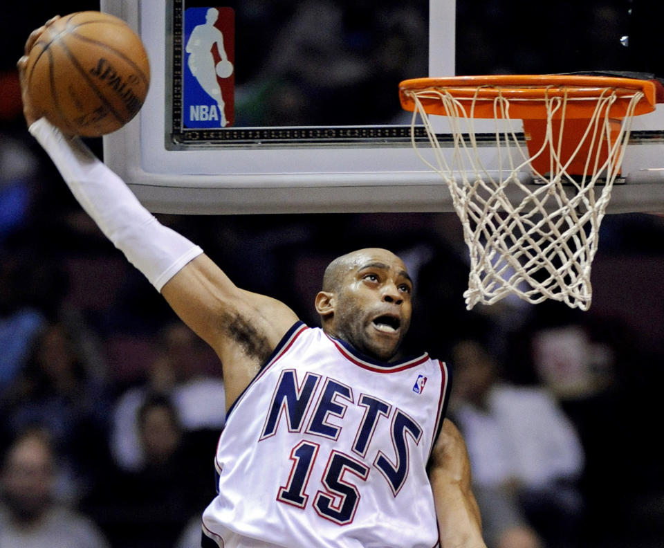 FILE- New Jersey Nets' Vince Carter goes up for a dunk during the third quarter of an NBA basketball game against the New York Knicks Sunday, March 8, 2009 in East Rutherford, N.J. The Brooklyn Nets are retiring the No. 15 jersey of Carter, the high-flying guard who will be enshrined this year in the Naismith Memorial Basketball Hall of Fame, the team announced Wednesday, May 15, 2024. (AP Photo/Bill Kostroun, File)