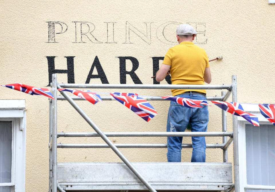 <p>De la folie ! Une brasserie de Windsor a été rebaptisée ‘Le prince Harry’ pour la semaine du mariage royal. [Photo: Getty] </p>