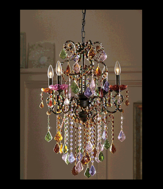 Vous aimez voir la vie en couleurs ? Ce chandelier étincelant comblera vos rêves arc-en-ciel !