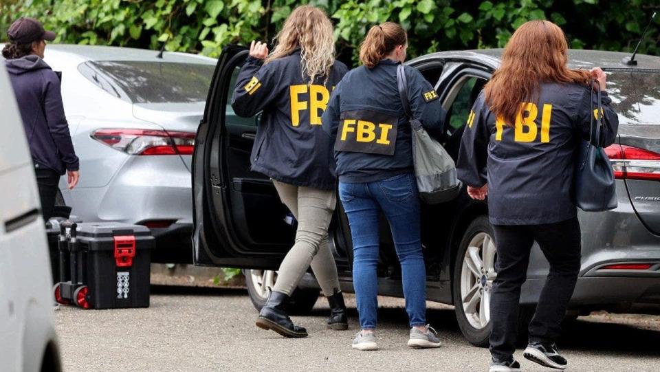 FBI agents get in their unmarked vehicles after a raid at a home associated with Oakland Mayor Sheng Thao in Oakland, Calif., on Thursday, June 20, 2024.