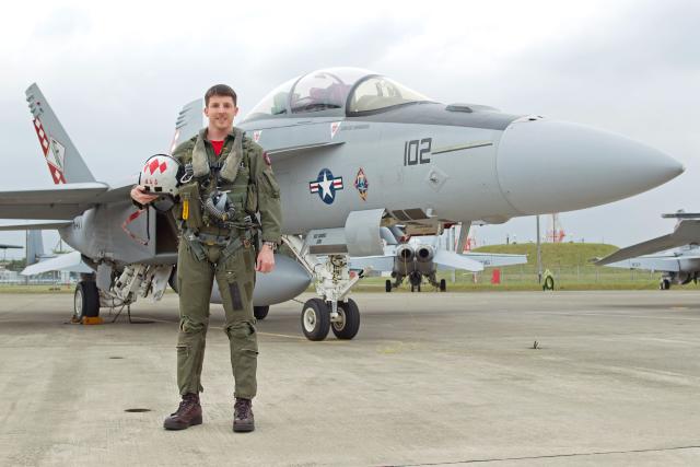 MOAA - Meet the Retired Navy Pilot Who Flew Tom Cruise's Jet in 'Top Gun:  Maverick