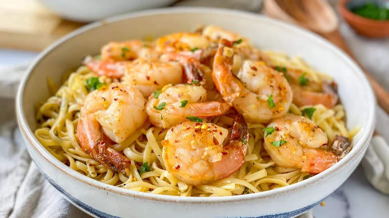 shrimp pasta with chili flakes