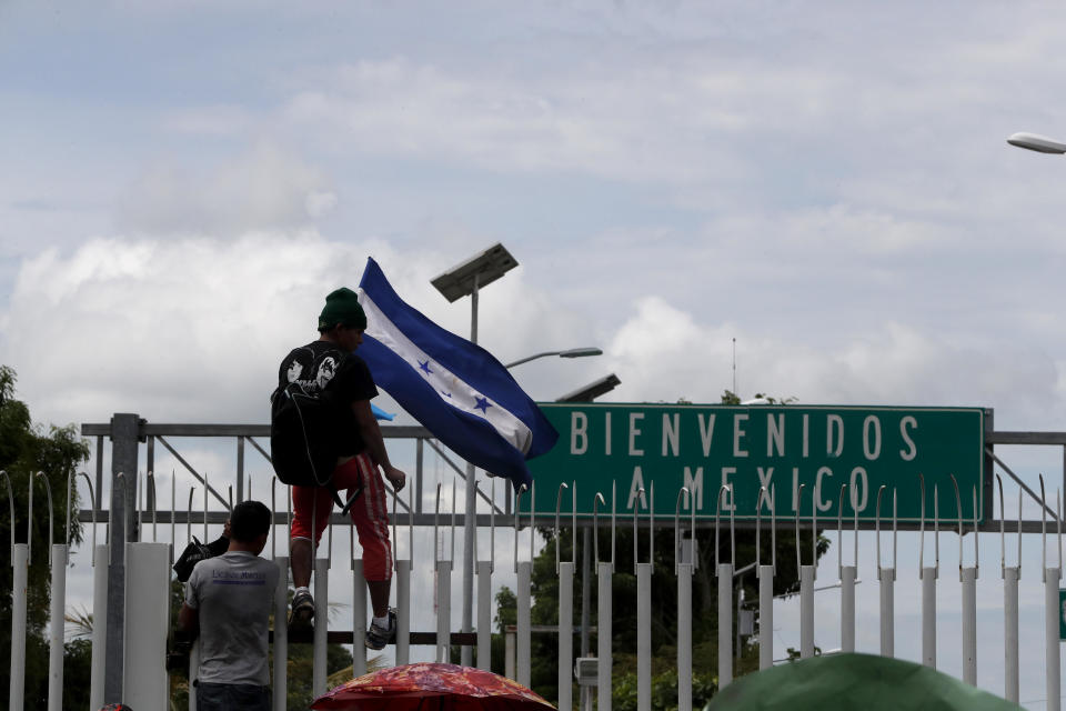 FOTOS | Así rompieron los migrantes el cerco fronterizo para entrar a México