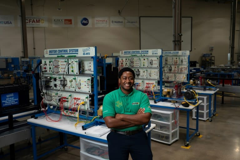 Devante Cuthbertson, apprentie alternante dans une usine Toyota, le 22 avril 2024 à Greensboro, Caroline du Nord (Allison Joyce)