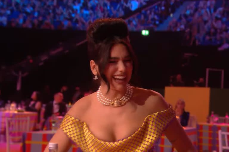 Dua Lipa, cuando fue a recibir uno de los premios que obtuvo en los Brit Awards 2021