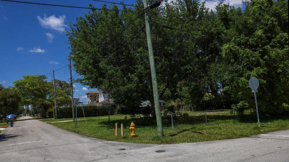 This vacant lot in the unincorporated Schenley Park neighborhood was occupied by a 1951 home until early 2023. A developer is applying to build two luxury duplexes with two dwellings each on the lot in the single-family neighborhood under a Miami-Dade county regulation designed to help ease the county’s severe housing crunch.